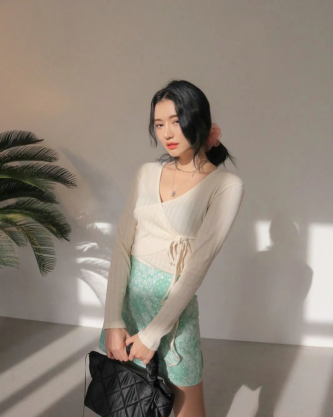 比米色优雅,比棕色显白,今夏的“裸肤色”凭什么火了?