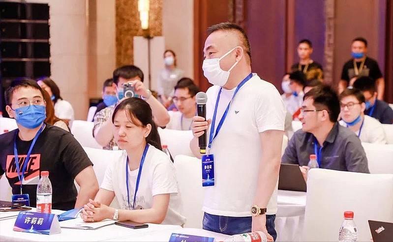 他自称比马云还有钱，家中保姆身价过亿，“民间股神”来历不简单