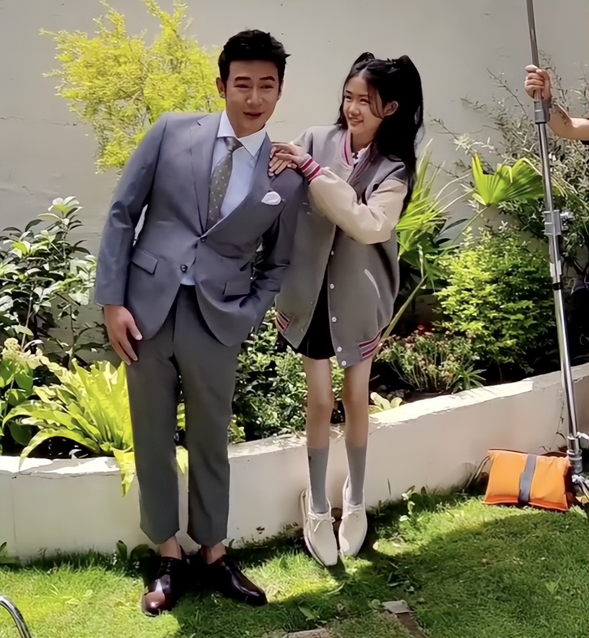 陆毅和贝儿爸爸去哪儿探班鲍蕾,陆毅鲍蕾贝儿为她而战花絮