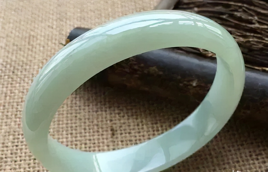 冰糯种翡翠手镯价格是多少,冰糯种翡翠手镯图片价格30000左右