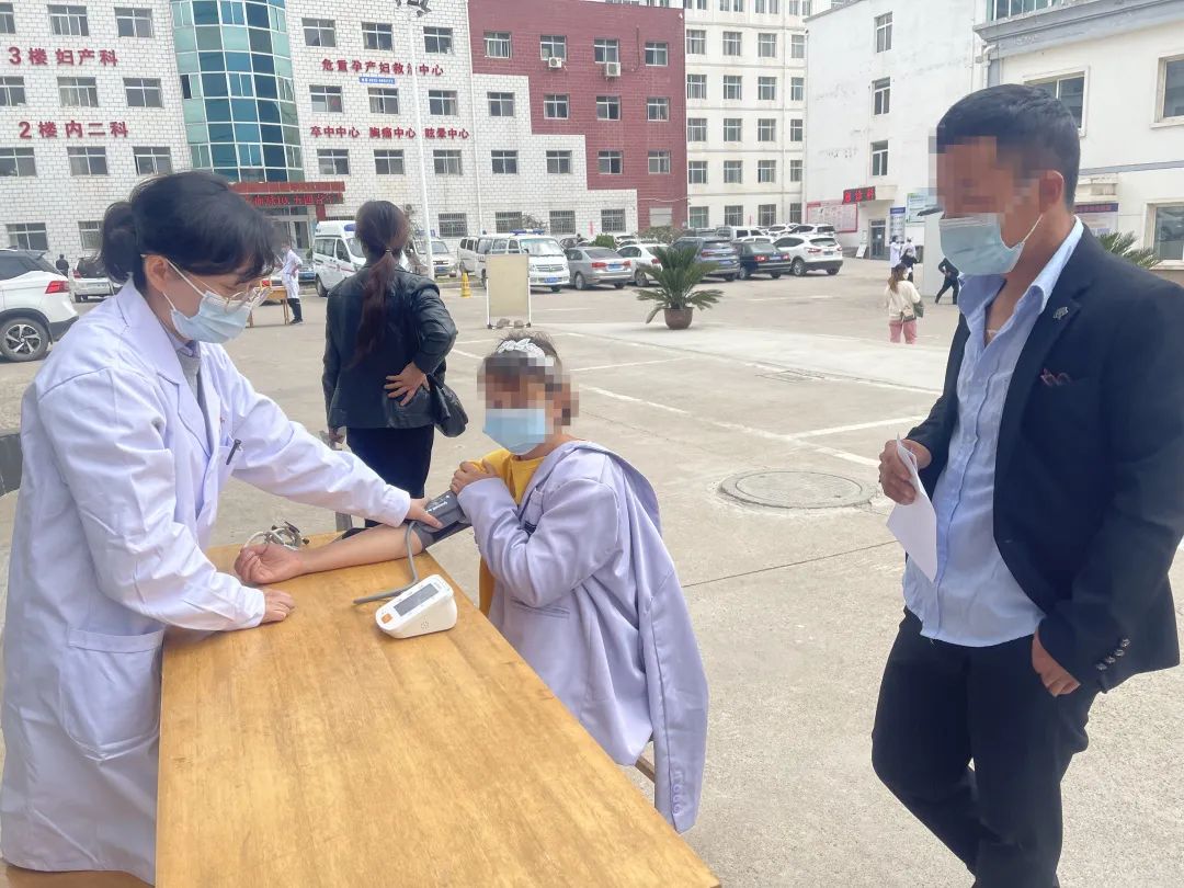 【2022支农报道19】甘肃宝石花医院支农帮扶队在漳县人民医院开展第五届“中国*疮痤**周”义诊活动