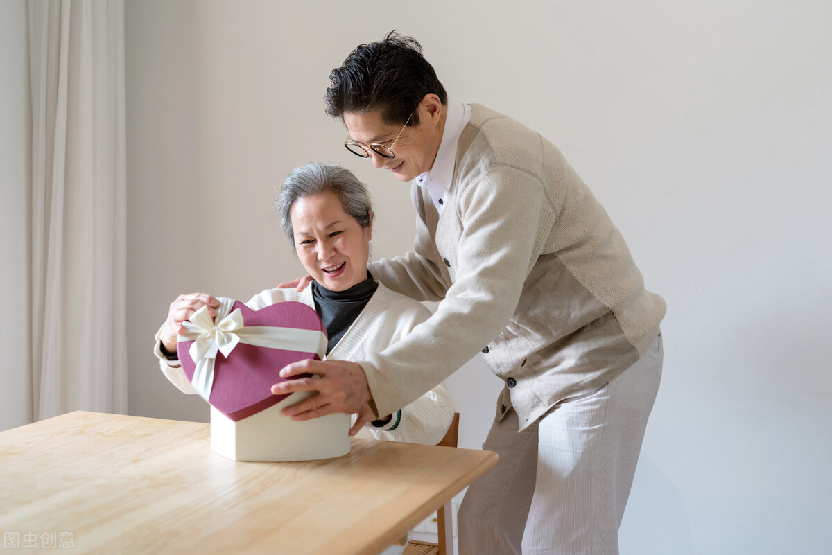 过来人忠告：晚年再婚，只谈“交易”，莫提感情