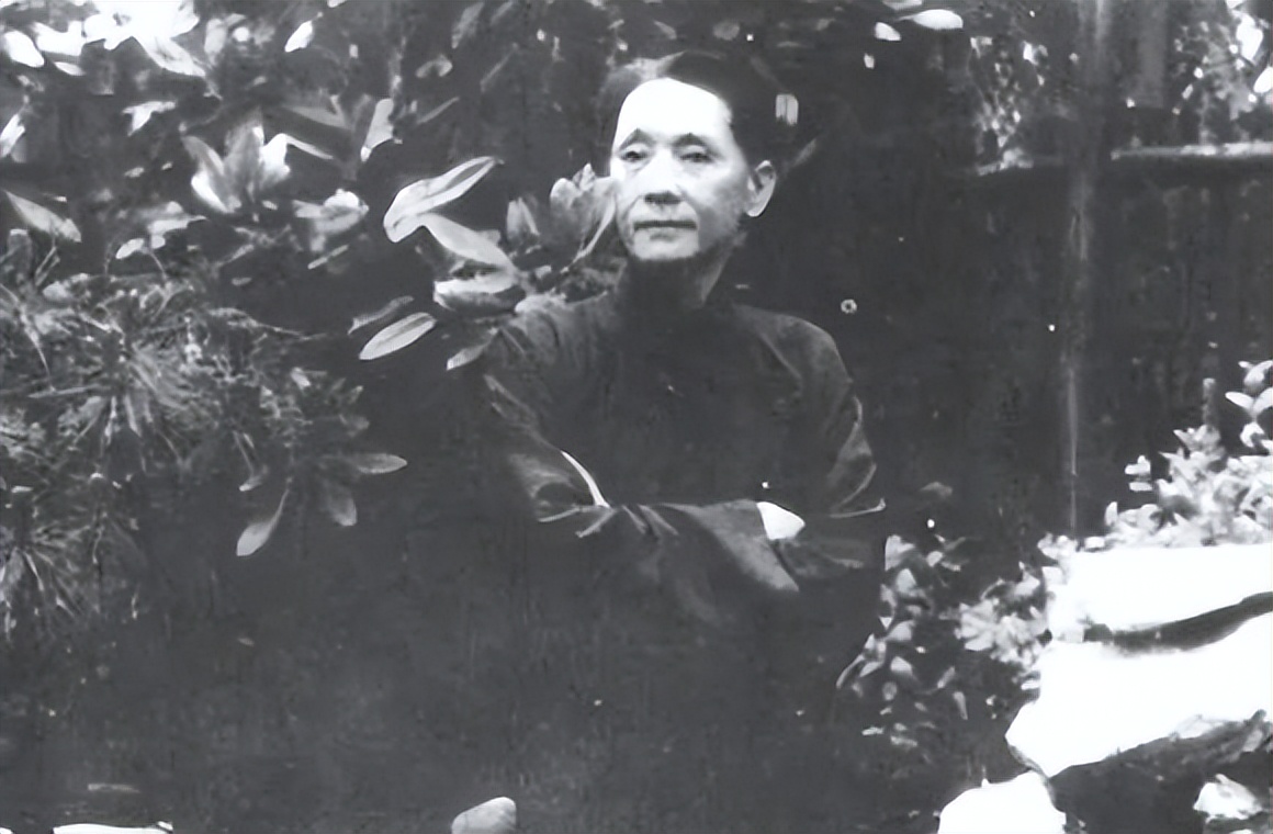 日本女护士嫁给中国将军64年，生下歌唱家女儿，女婿如今家喻户晓