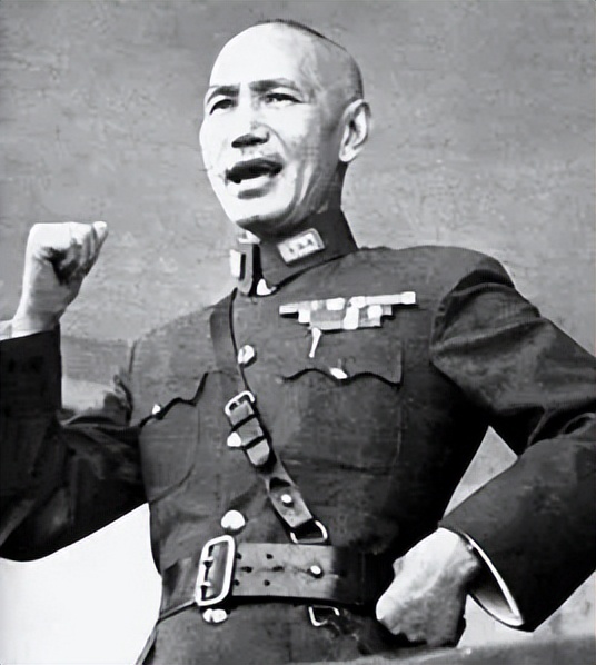 1954年蒋介石悄悄回到浙江：留下了这张照片，再也回不去家乡