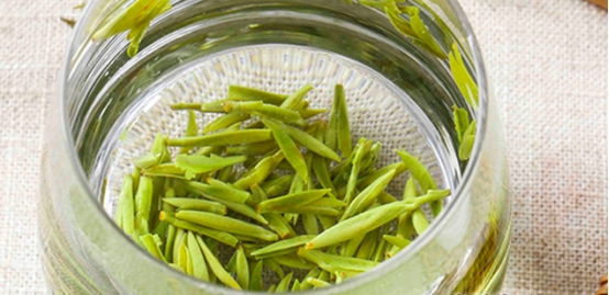 同样是花茶区别在哪里,同样品质的茶红茶贵还是绿茶贵