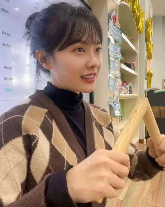 黄老师唱的挖呀挖或涉嫌侵权，原创作者苏苏是谁？