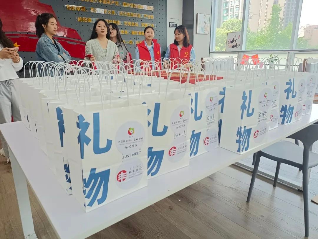 锦官新城社区开展“房产中介移动网格员”信息收集培训活动