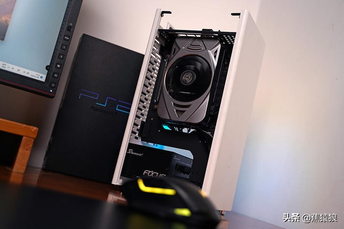 12600K+STRIXB660-I+RTX3060，AKLLAA5立式ITX机箱装机展示