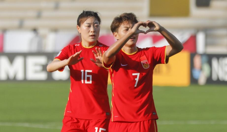 女足4-3张琳艳创造历史,中国女足19号张琳艳头球