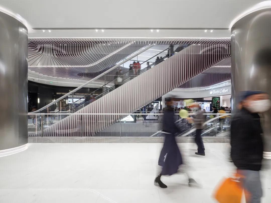 上海久光中心是商场吗 (上海久光中心大牌)