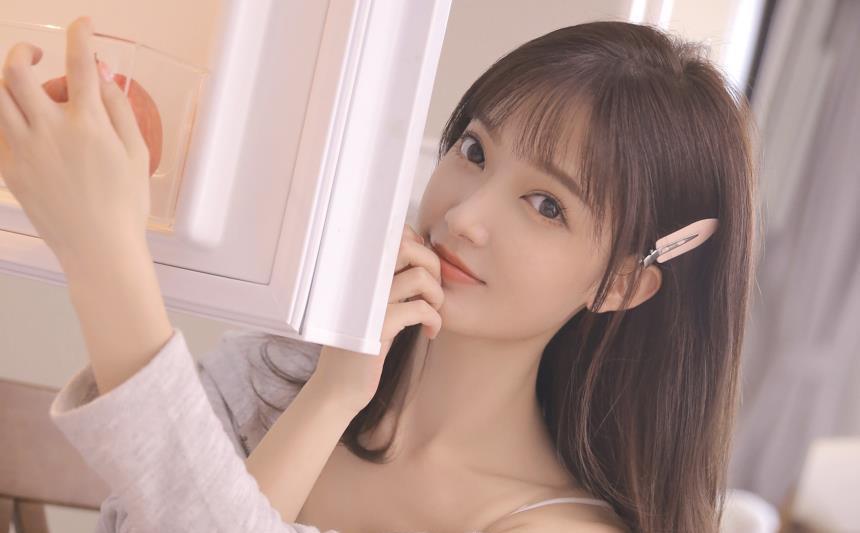 女朋友要说睡觉了怎么高情商回复,女孩问怎么还不睡觉高情商回复