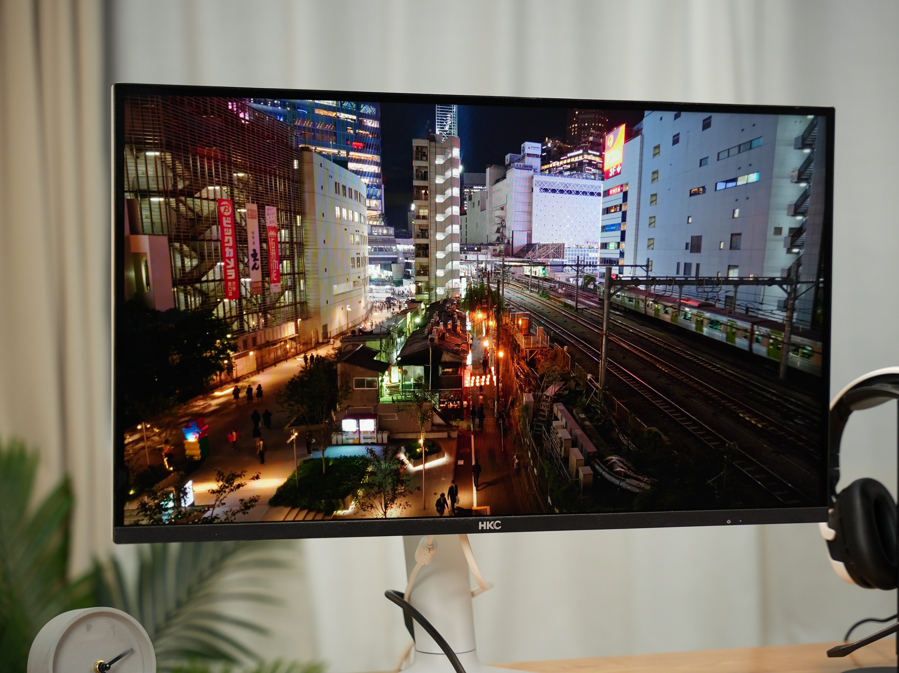 HKC240Hz高刷新品XG272QMax评测：MiniLED+FASTVA究竟有多强？