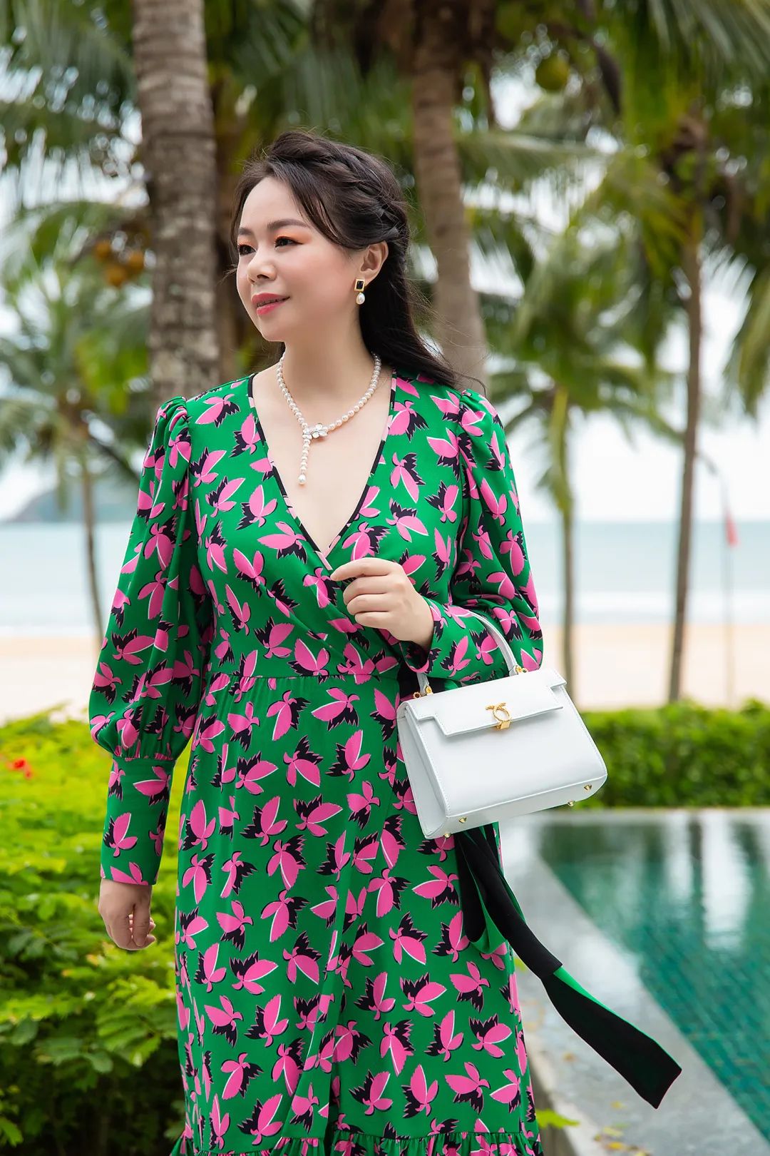 英国女王最喜欢的包包牌子,英国女王拿的包包价格