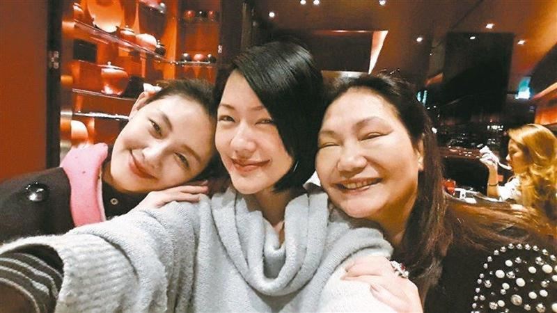 小S卷入汪小菲骂战三天终于发声了，回复网友留言曝真实心声