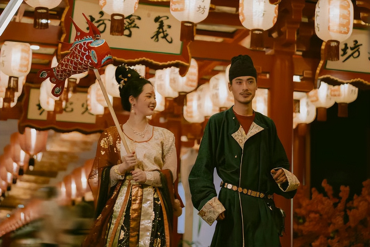 韩城首届荧光啤酒音乐季,韩城老城荧光音乐啤酒节