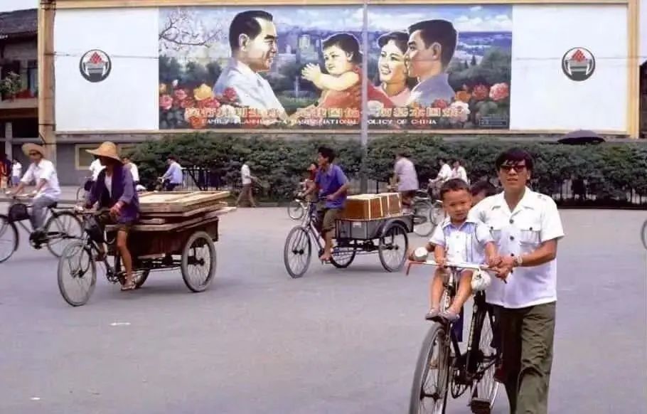 成都公交进化史,成都公交的发展史简介