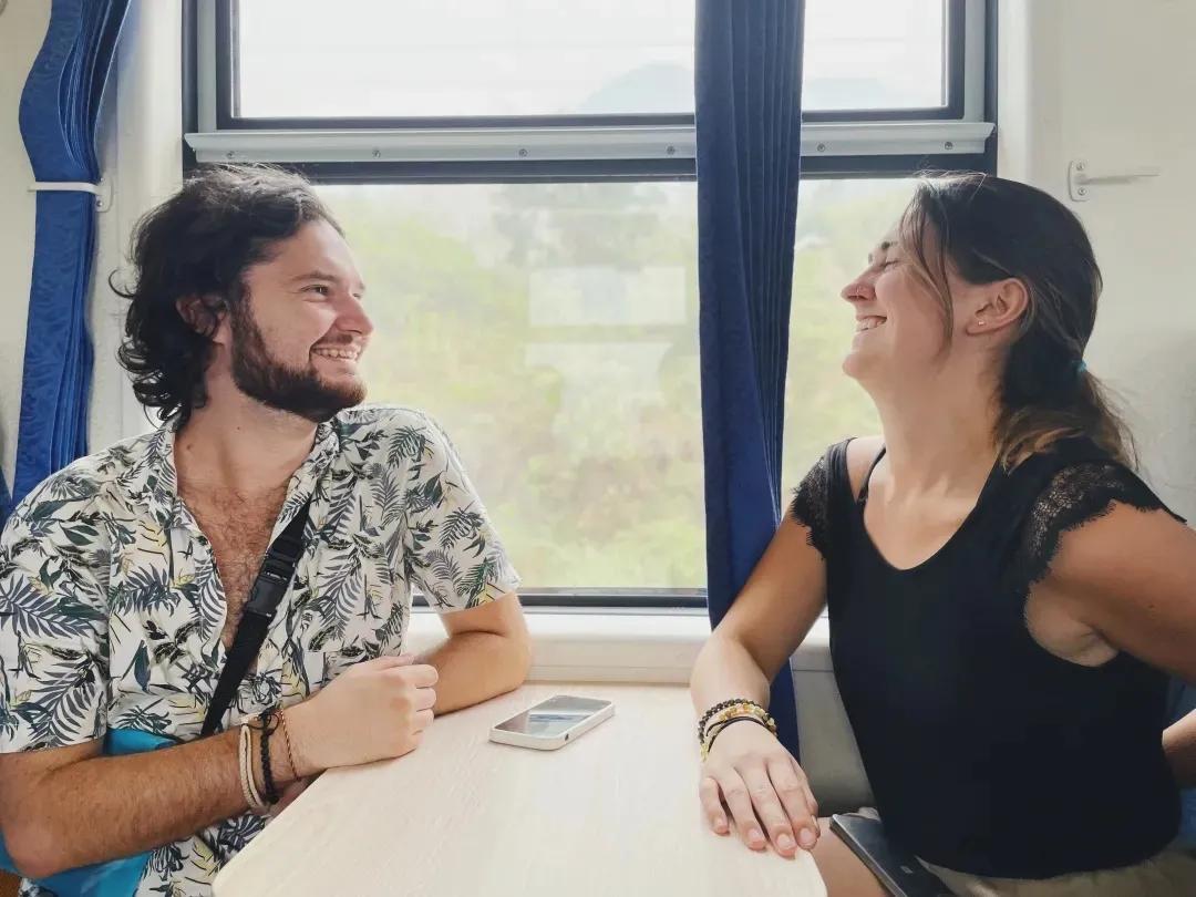 在老挝坐高铁,在老挝的中国高铁