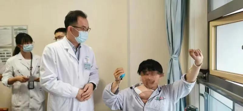 同济医院神经外科成功为患者摘除巨大臂丛神经纤维瘤