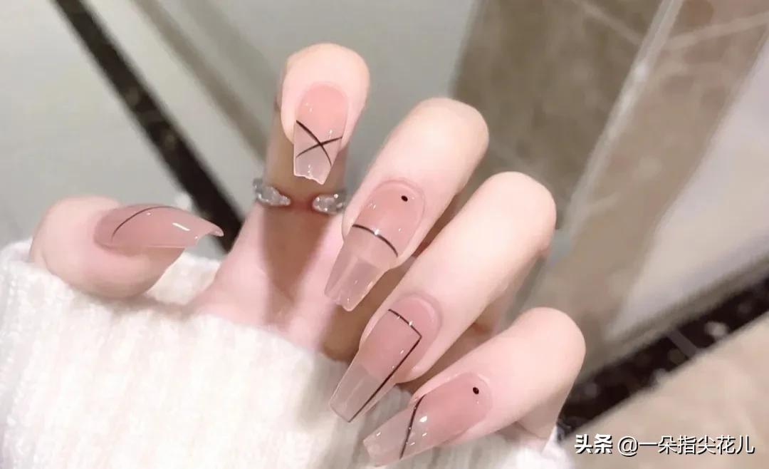 有气质漂亮的美甲,2022小红书爆款气质款美甲冬季