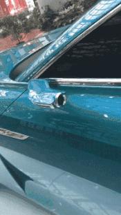 搞笑gif小姐姐这刀玩的真是太溜了,搞笑趣图小姐姐