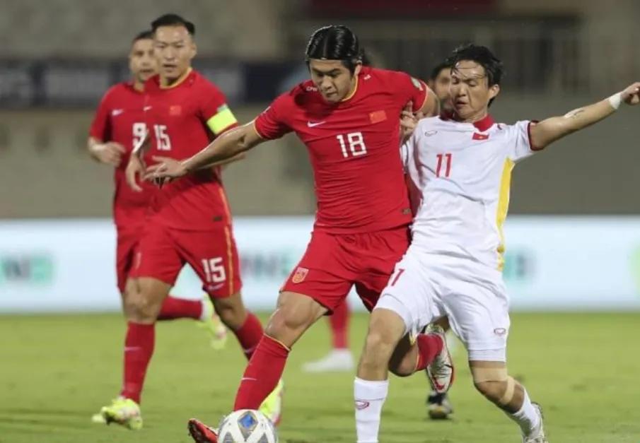 李铁为中国足球带来的进步,国足李铁吹头发