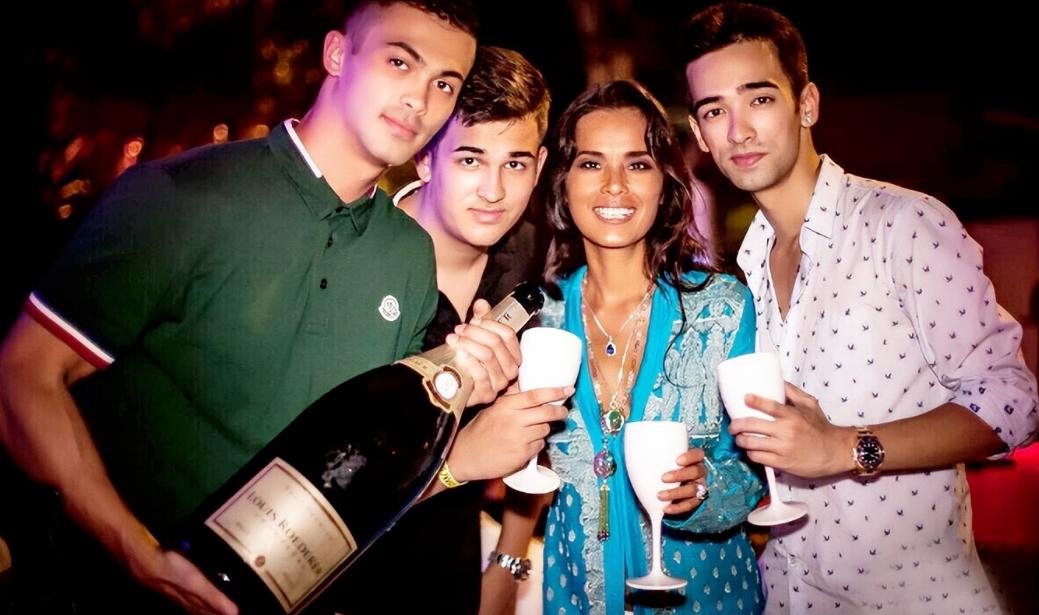 韦唯和前夫离婚多少年,韦唯与老公离婚原因