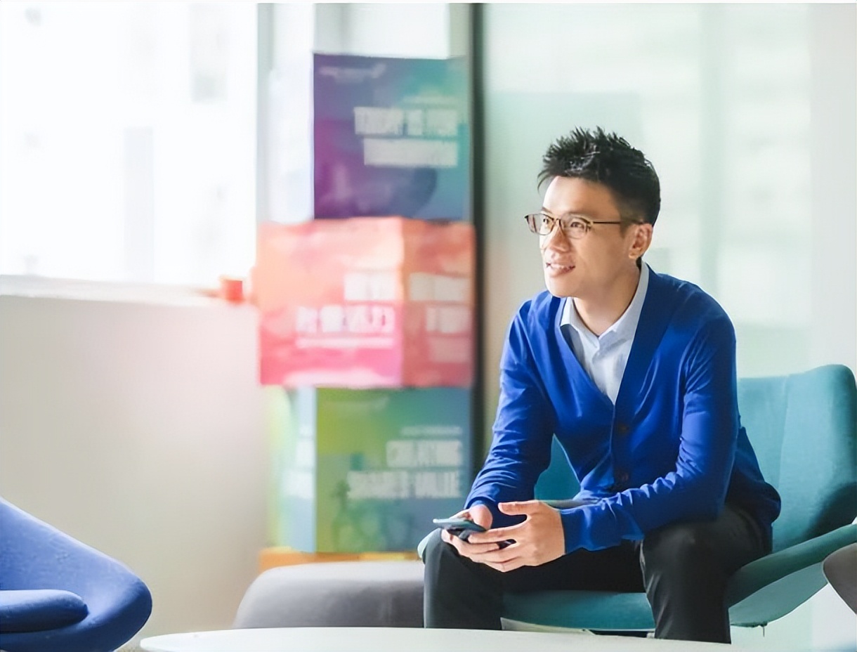 香港“铺王”波叔，狮子山下白手起家，两次大风浪后炒铺变卖铺