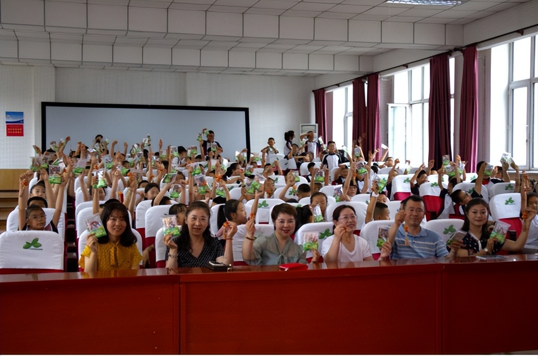 黑龙江中医药大学大学生宣讲团走进香滨小学校