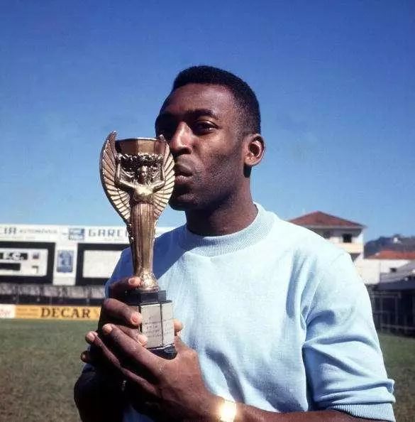 世界三大公认足球球王,球王贝利巴西足球传奇