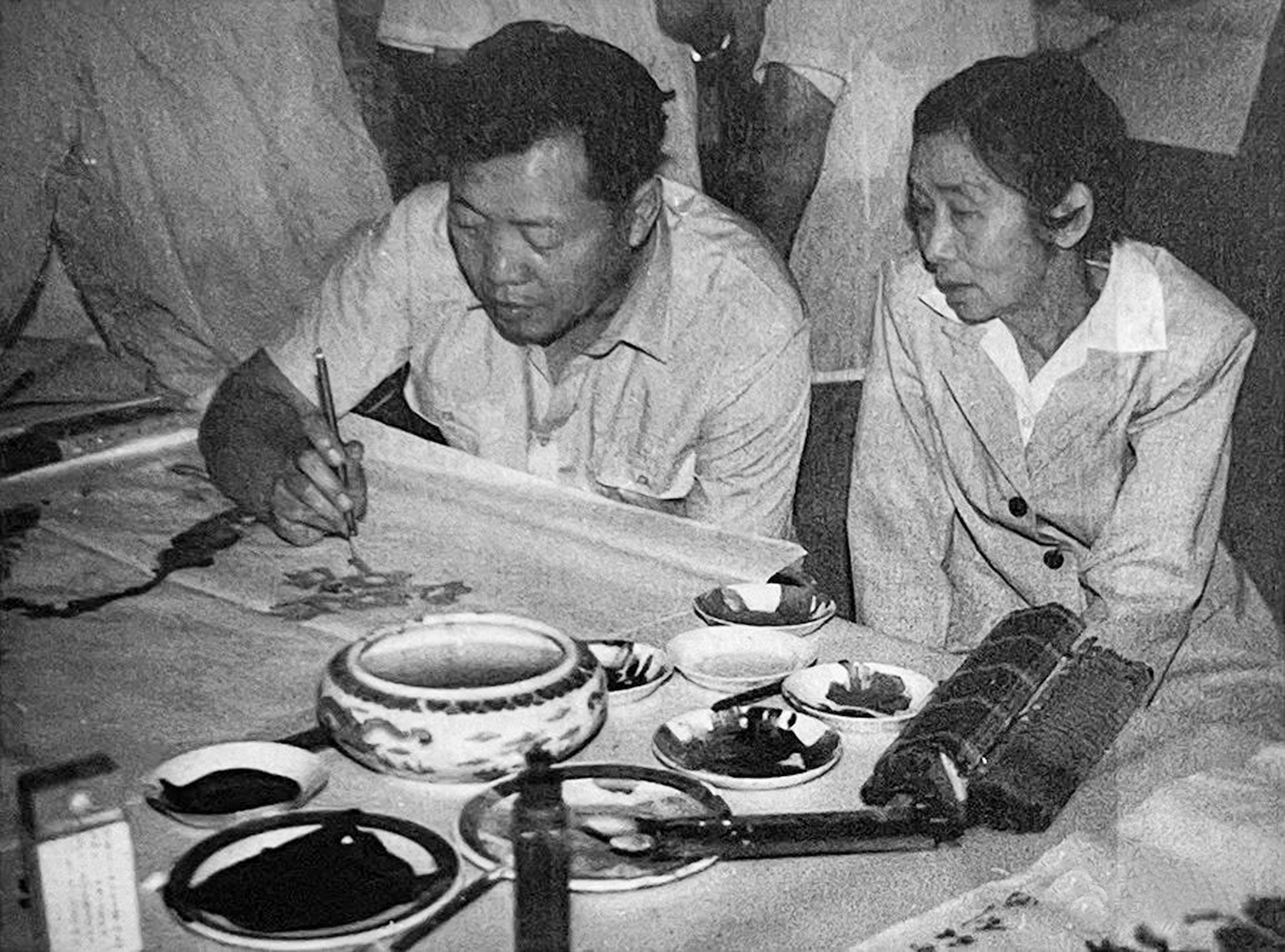 中国近现代名家典藏画集大红袍,中国当代名家画集大红袍面世