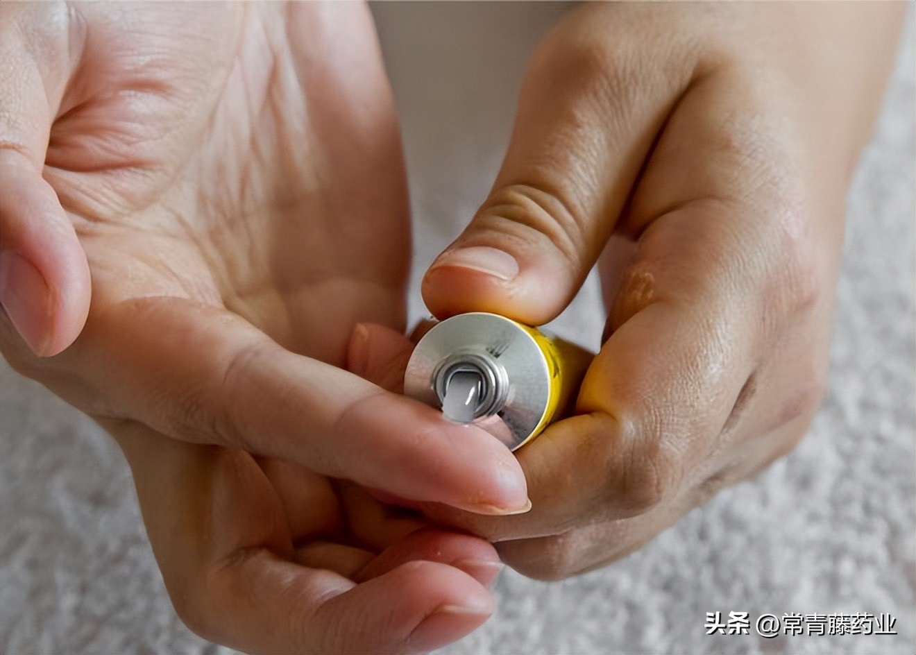 祛痘外用维a酸药物,治痘痘维a酸胶囊