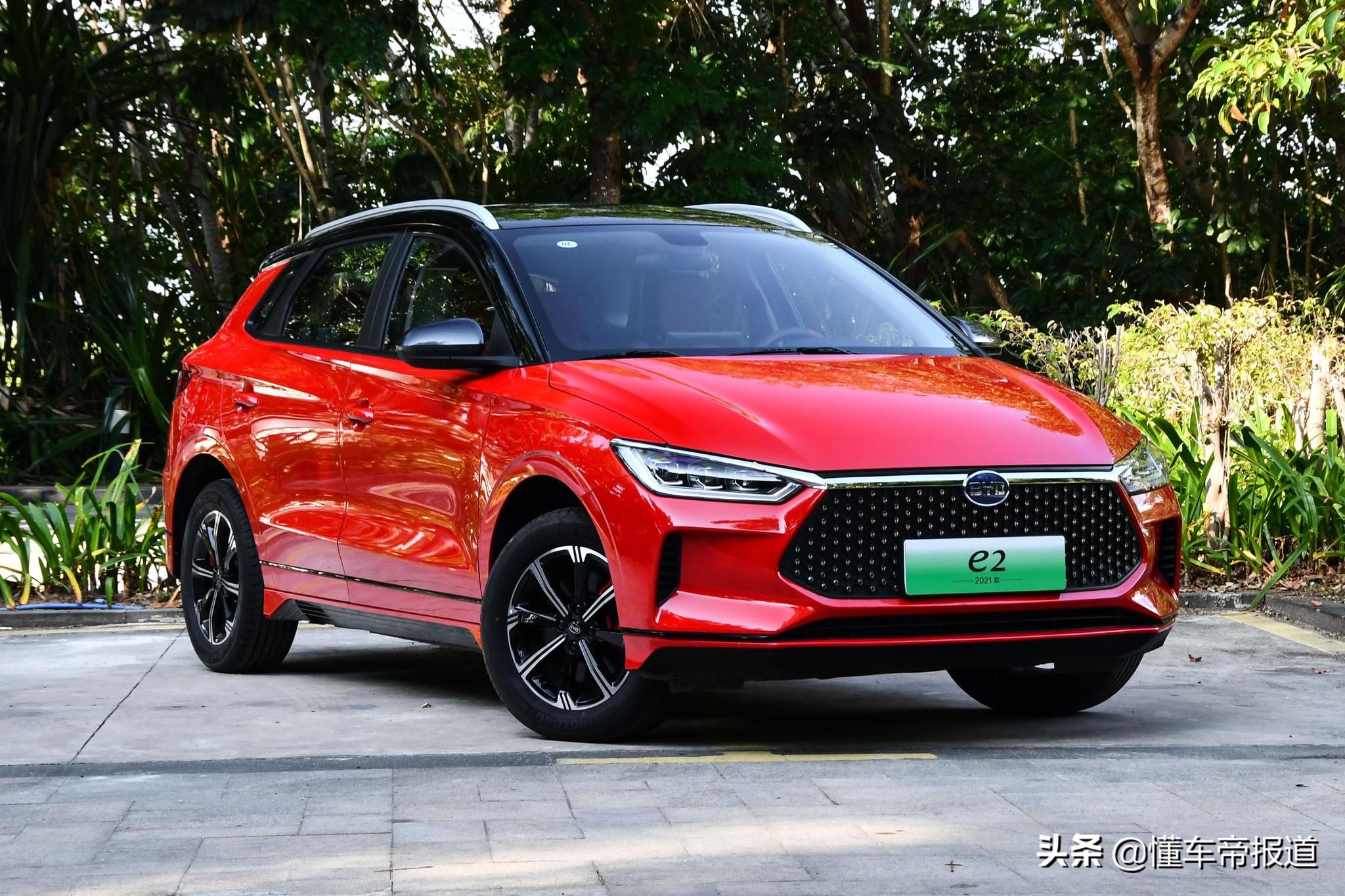 新能源比亚迪e2汽车测评,全新比亚迪e2到店实拍