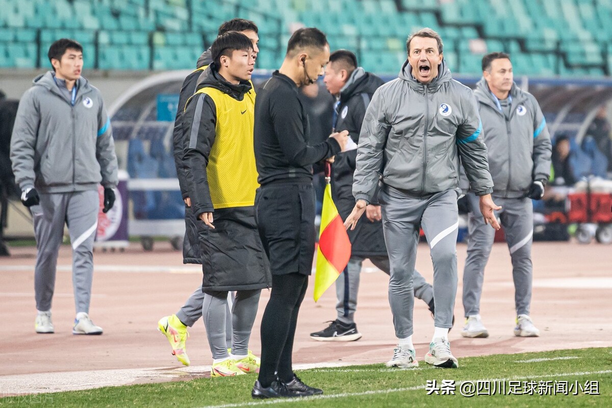 大连万达退出足坛原因,万达辟谣退出足球