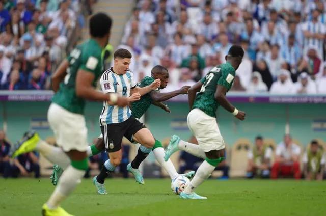 寒冬邂逅,世界杯中的温暖时刻