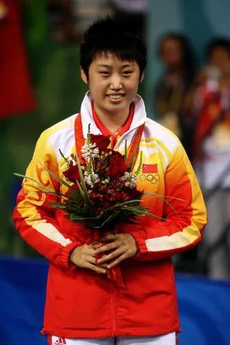 世乒赛马龙王曼昱3-0完胜,乒乓进四强