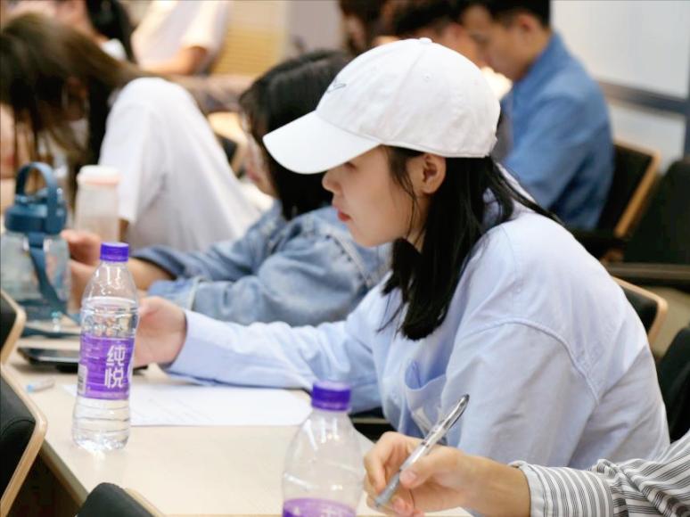 成功上岸继续读书,学硕和专硕哪个上岸容易