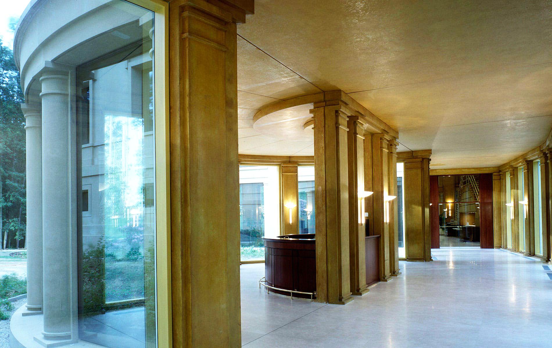 扔向俄罗斯的“金融*弹核**”SWIFT，它的总部是座怎样的建筑？