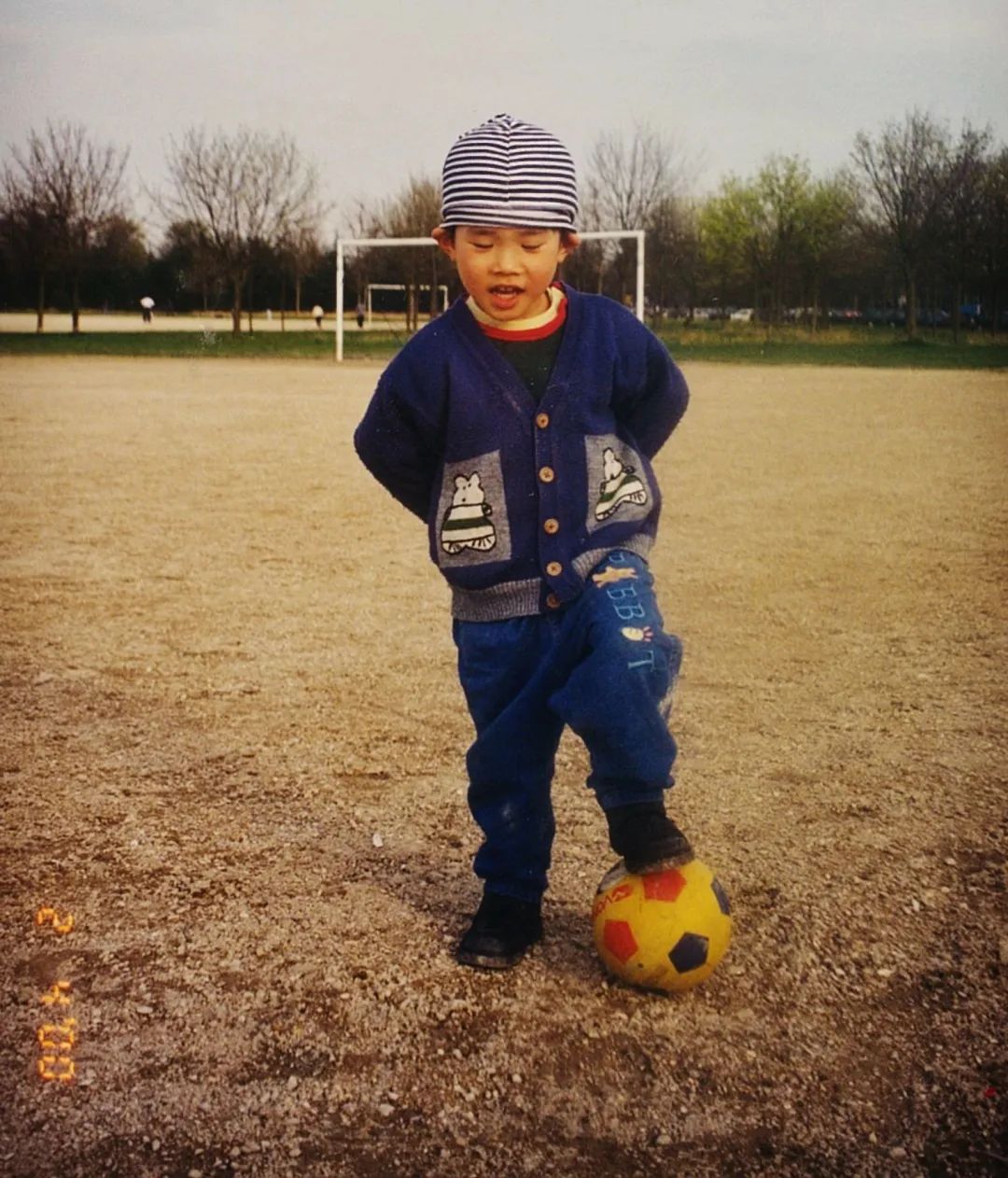 8岁学弹琴是不是太晚了,8岁开始学钢琴太晚了吧