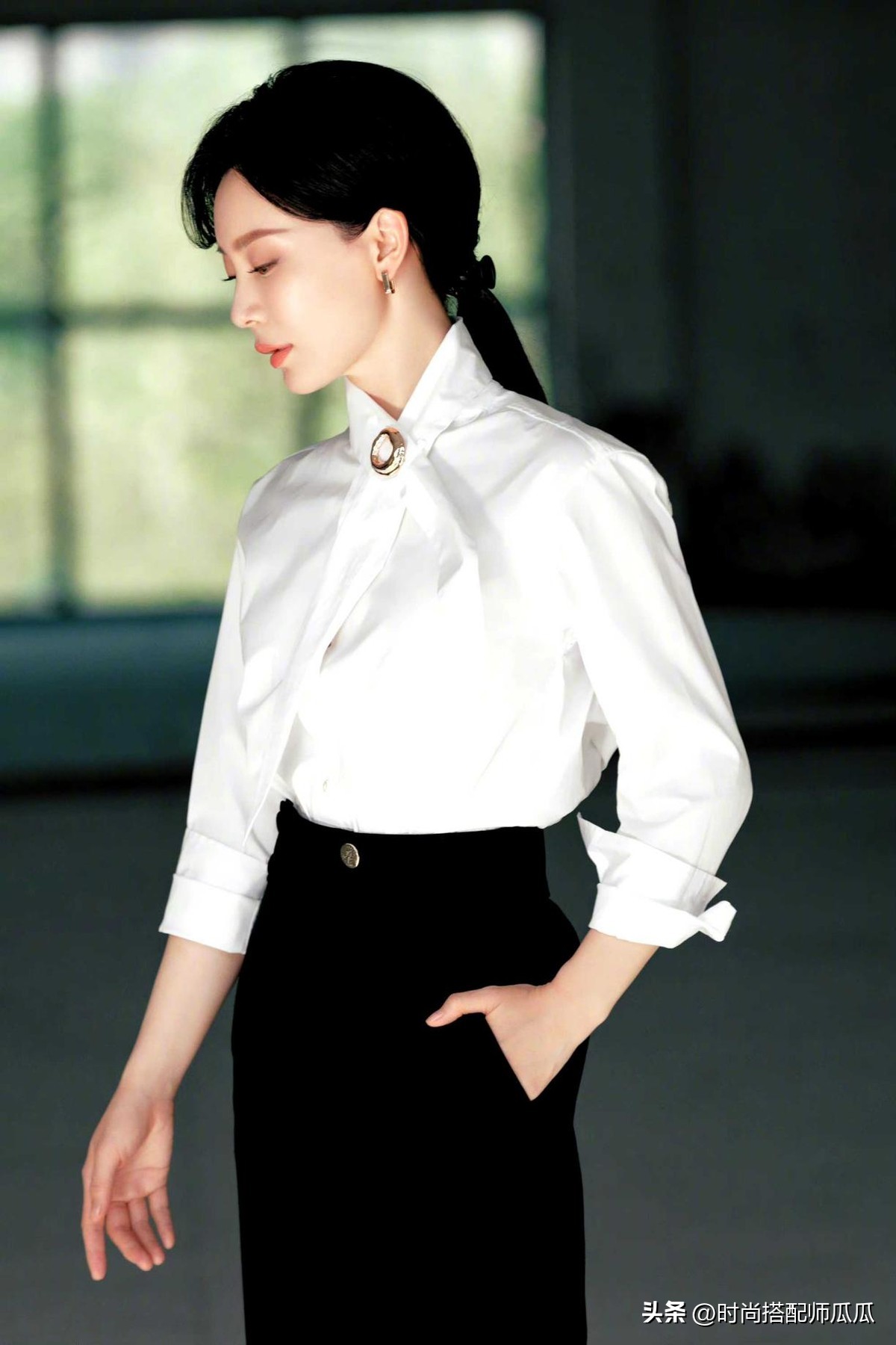 43岁陈数最美穿搭讲解,陈数精致干练西装穿搭