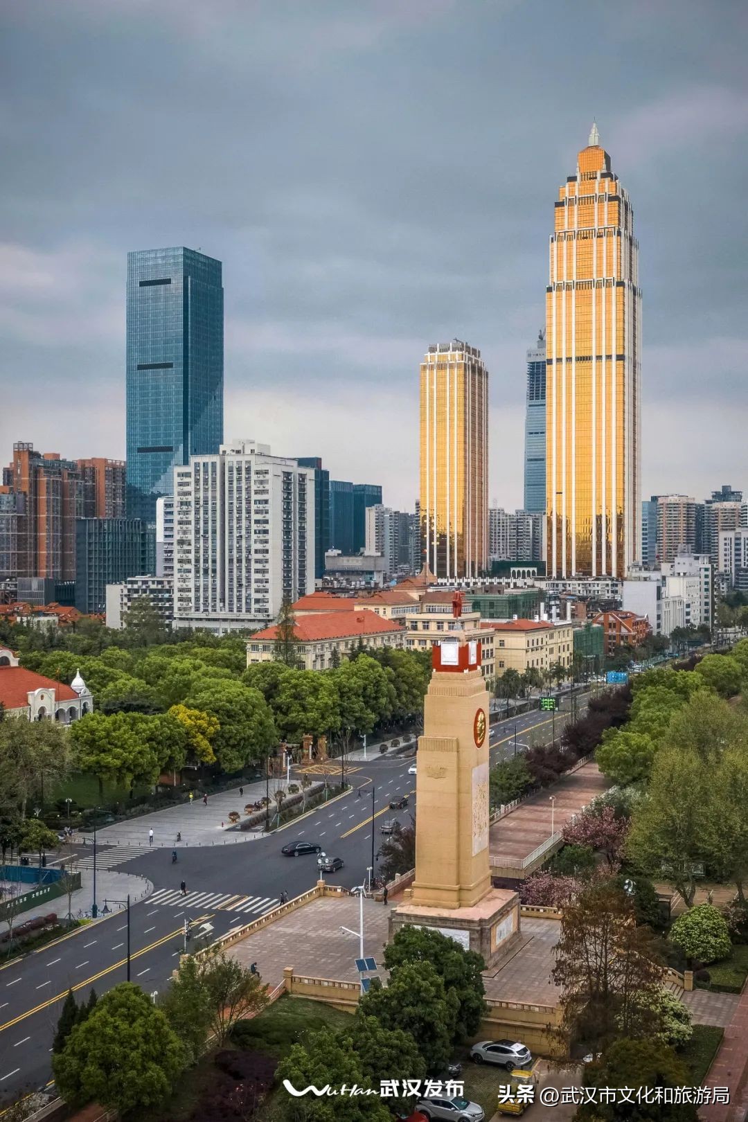 汉口江滩上新太阳能座椅,最近的江滩