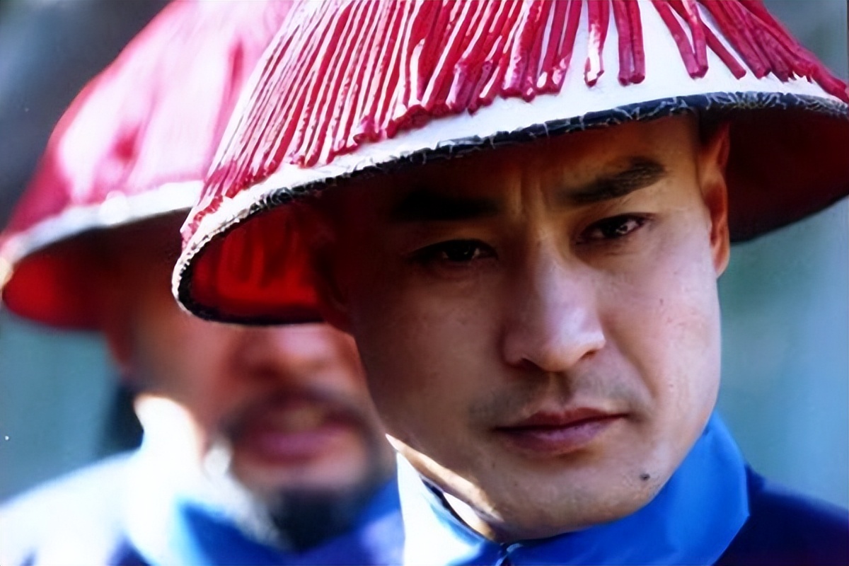 真实的和珅有多可怕？乾隆晚年和珅设计死局，浙江巡抚因一语暴毙