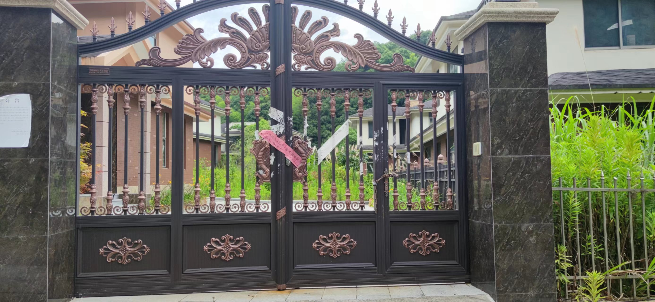 浙江500栋违建别墅强拆背后的困局：有人为养老卖了市区房子但如今无处安生，有人早年丧子晚年失房气得中风