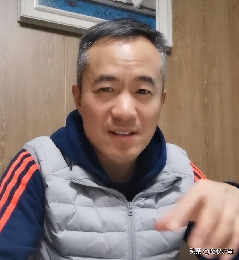 把一手好牌打烂的歌手,将一手烂牌打成王炸的明星