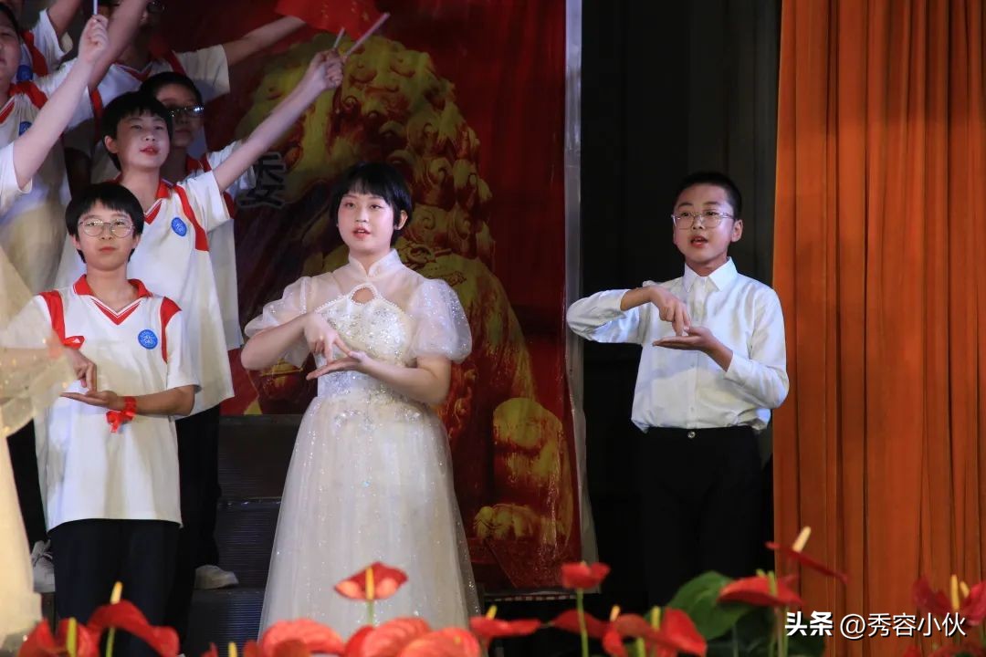 学习二十大奋进新征程——忻州北方中学初一年级举行歌咏比赛