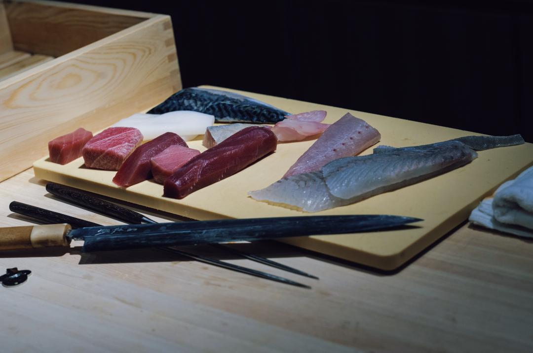 配备一星米其林黑珍珠餐厅,比米其林黑珍珠高端的餐厅