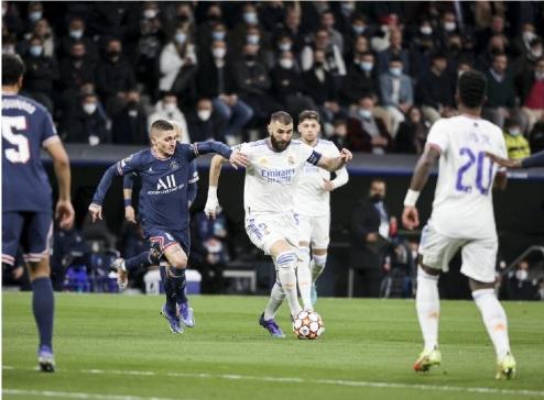 欧冠皇马5-2逆转利物浦本泽马双响,皇马淘汰巴黎本泽马犯规了么