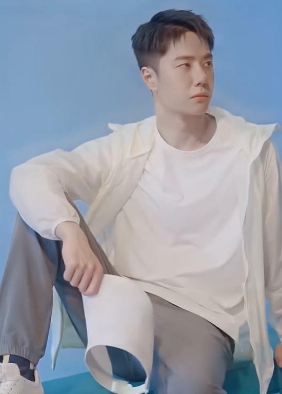 王一博脸型无颧骨,王一博的法令纹