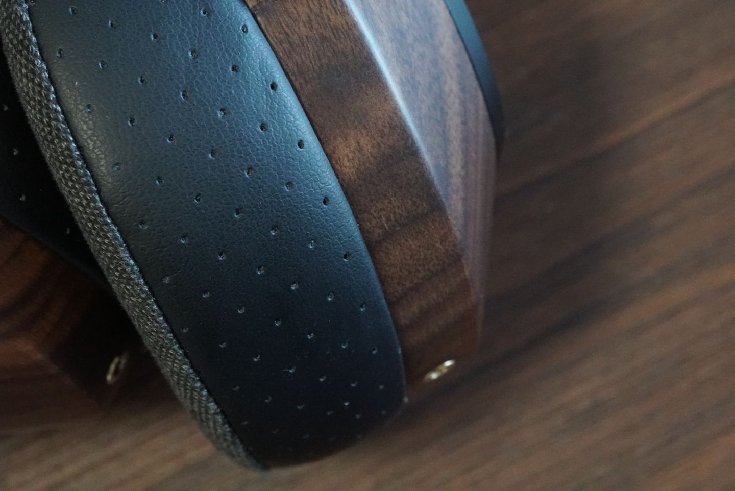 最科技的头戴式耳机,最高端头戴式耳机