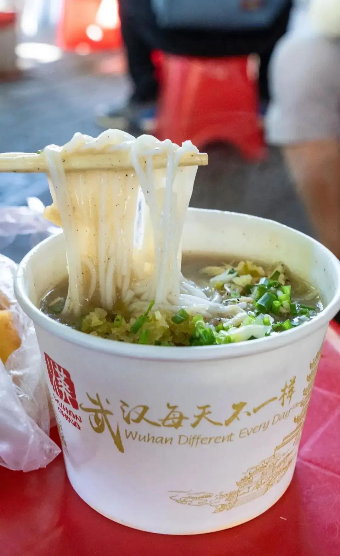 纸碗和塑料碗区别,纸碗是本色好还是白色好