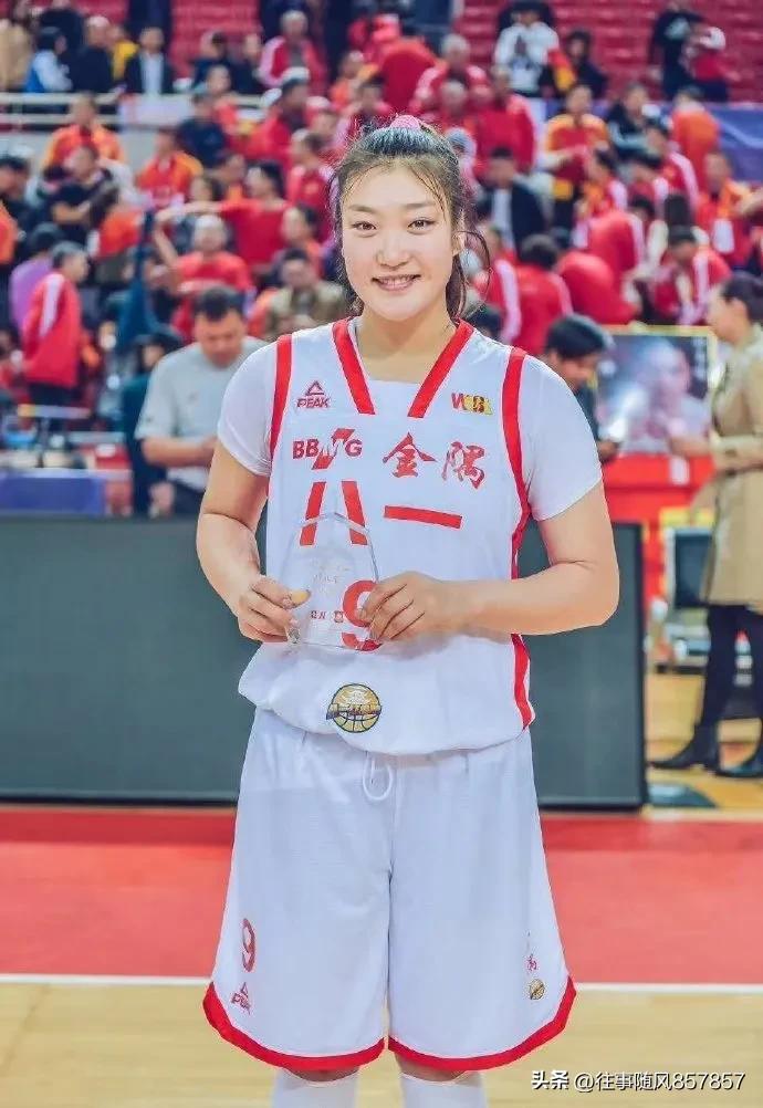 李梦是不是现役女篮第一人,李梦当年19岁比赛